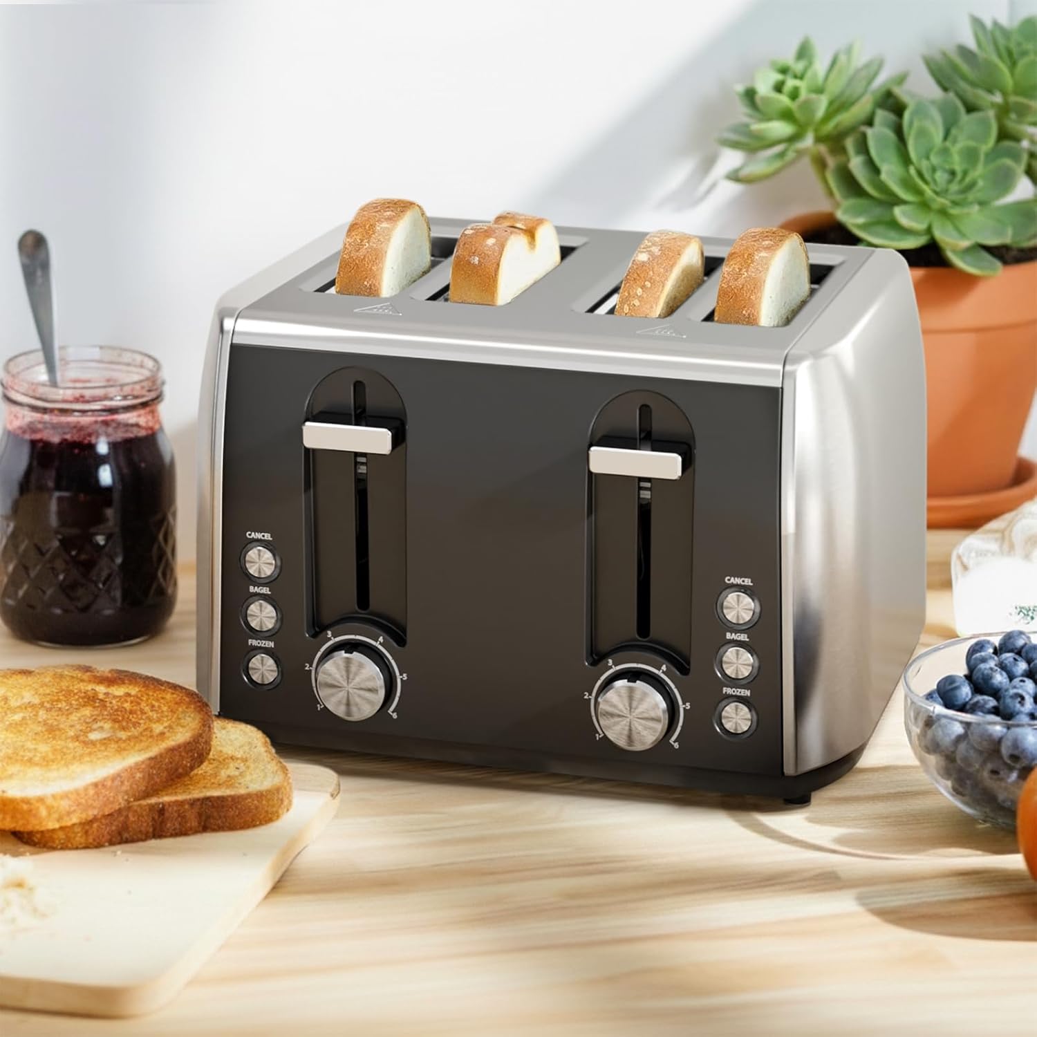【中古】「非常に良い」TOAST 7 TITANIUM 4 slice toaster with removable crumb tray TT6704 - Kismile