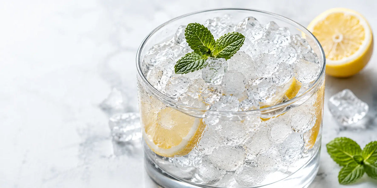 Kismile Z5830N nugget ice served in a chilled lemon drink with mint